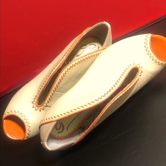 Elegant Vintage Cream and Orange Peep-Toe Heels - Picture 3 of 9